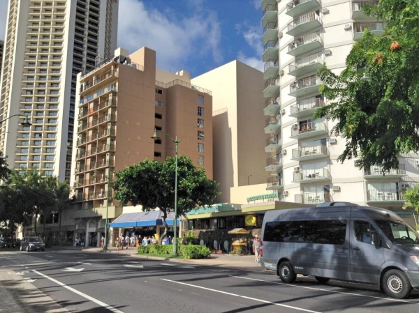 Отель Aston Waikiki Beachside