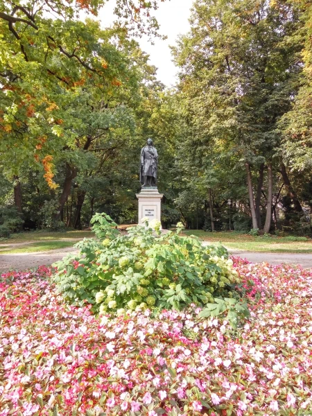 Памятник Шиллеру, великому поэту-романтику