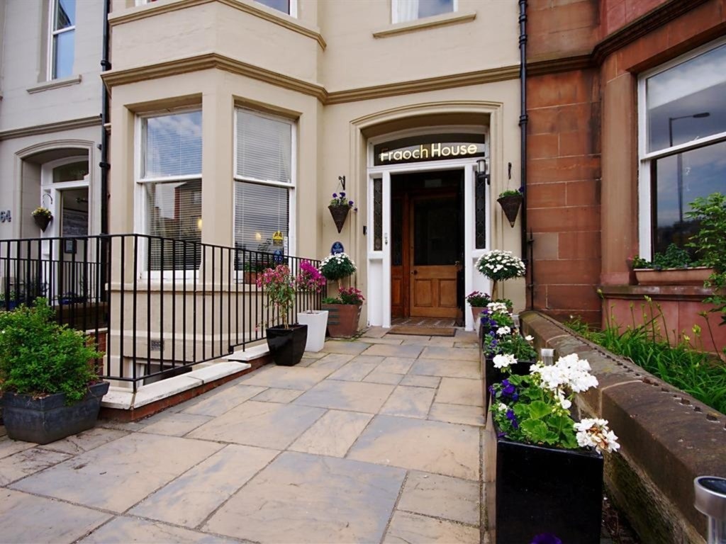 Fraoch House 3*