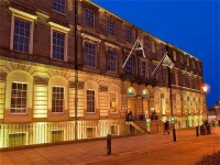 Holiday Inn Express City Centre Hotel 4*