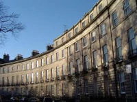 16/4 Royal Circus 
