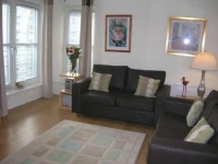 2 Bd Holyrood Apt 
