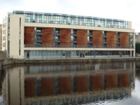 8/3 Sandport Way 