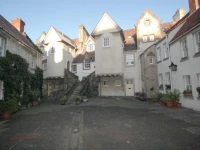 9 White Horse Close 