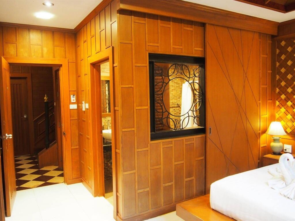 Renoir Boutique Hotel 3*