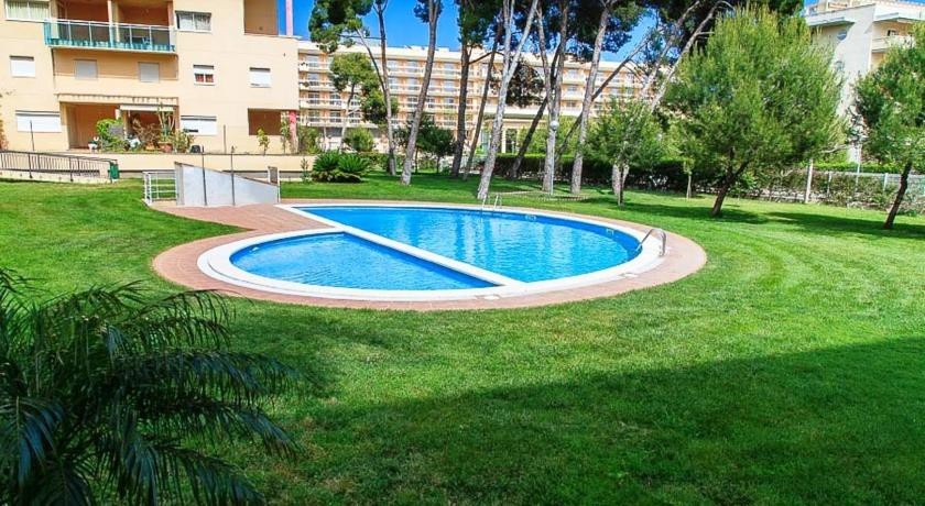 UHC Golden Pineda Apartments 