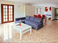 La Plaza Apartments 