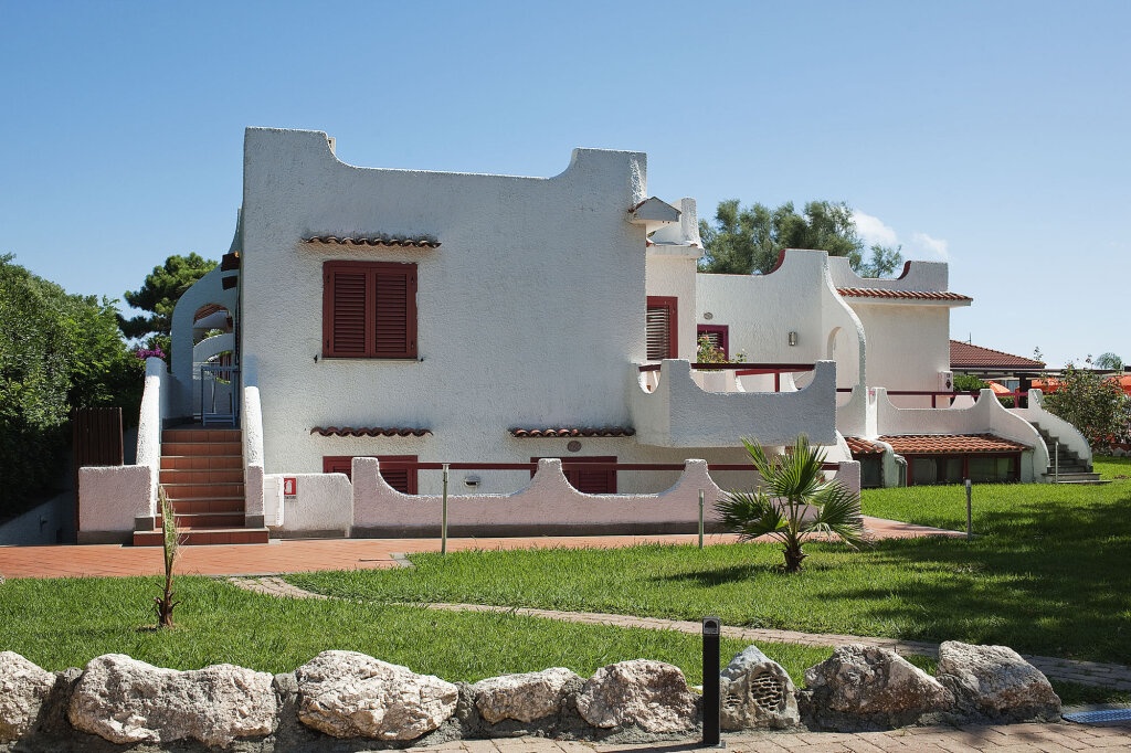 Trevi Village 4*