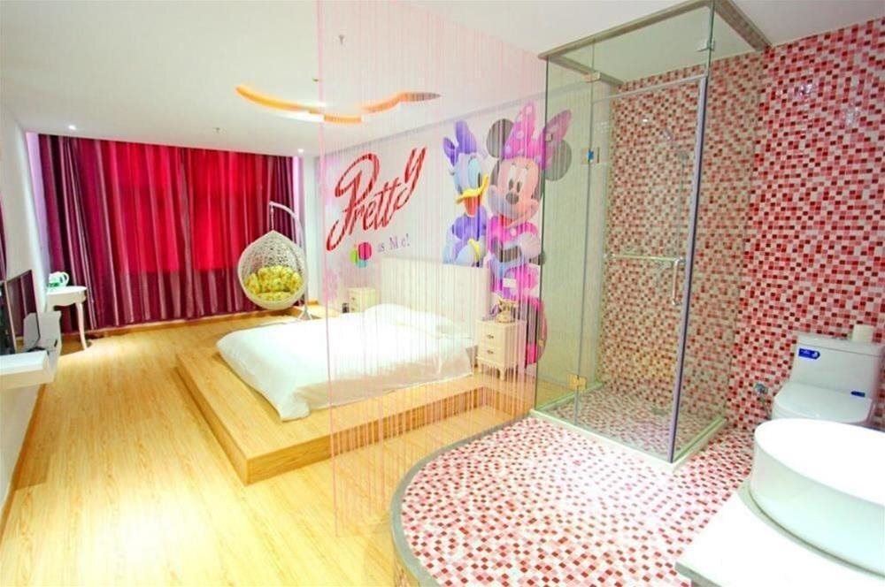 Love In a Fallen City Theme Hotel 