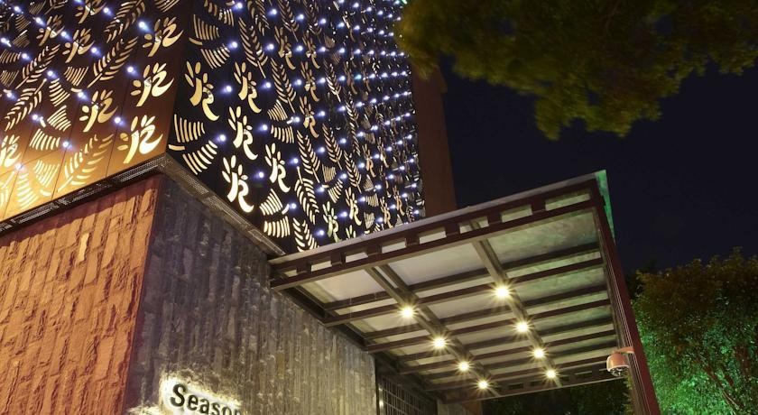 Season Boutique Hotel Longcheng Branch 3*
