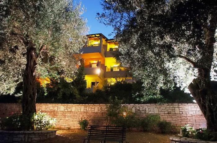 Exarhos Apartments and Studios in Kruizeri 