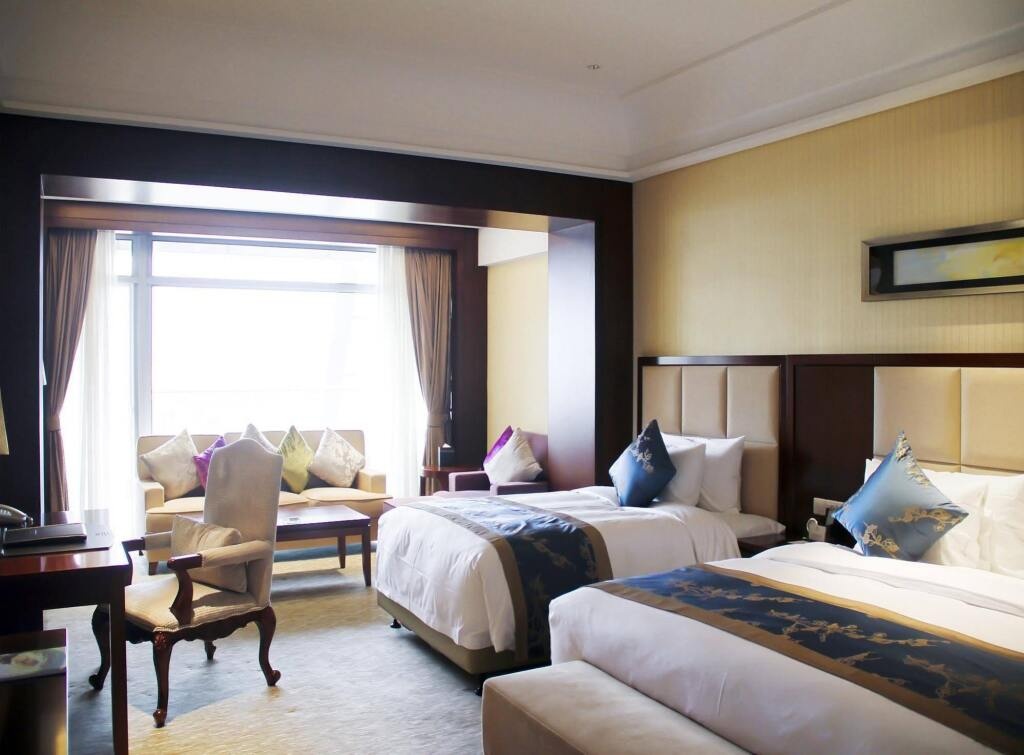 Jiarun Gloria Plaza Hotel 4*