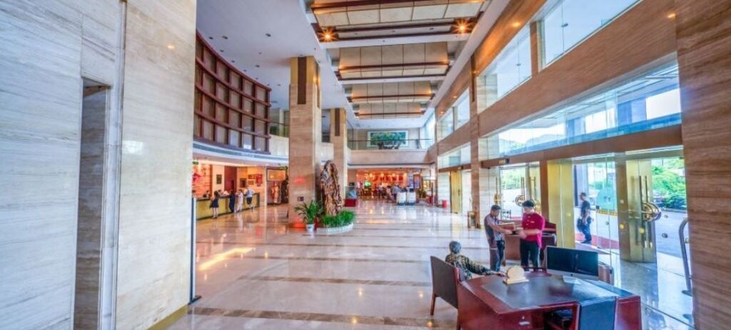 Grand Phoenix Hotel 