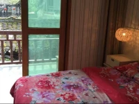 Fenghuang Zhongtian International Youth Hostel 