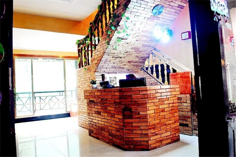 Fenghuang Lifetime True Love Hotel 