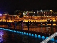 Fenghuang River Bank Hotel 