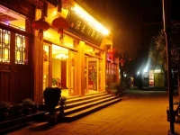 Fenghuang Yilu Yangguangyuan Inn 