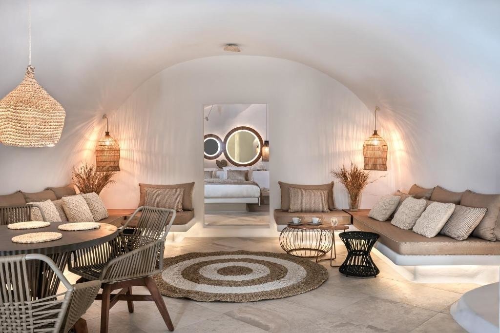 White Santorini 4*