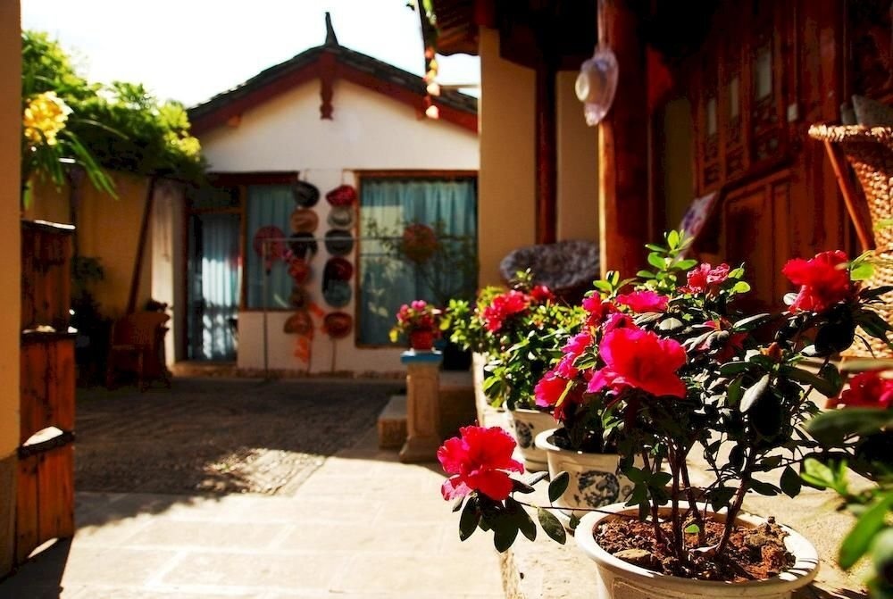 Lijiang Longzhigu Inn 2*
