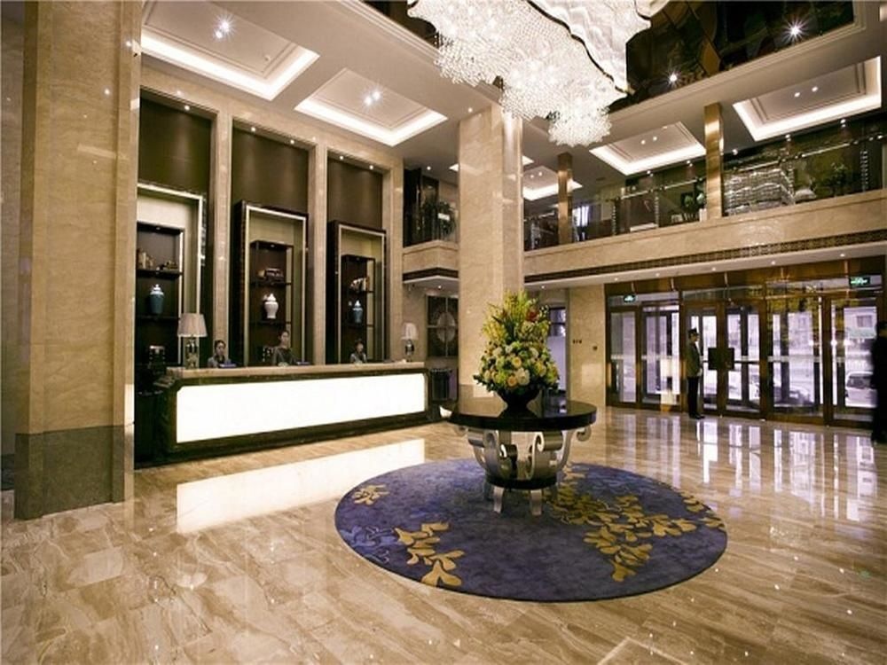 Yarrow Hotel 