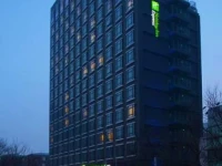 Holiday Inn Express Dongzhimen 4*