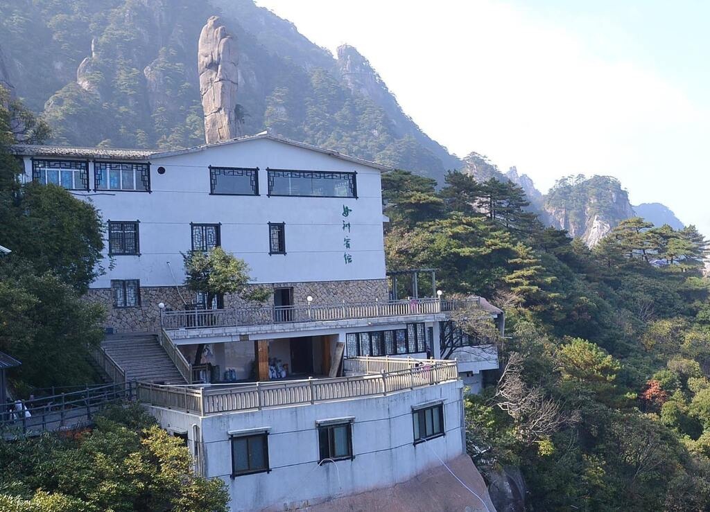 Nvshen Hotel 