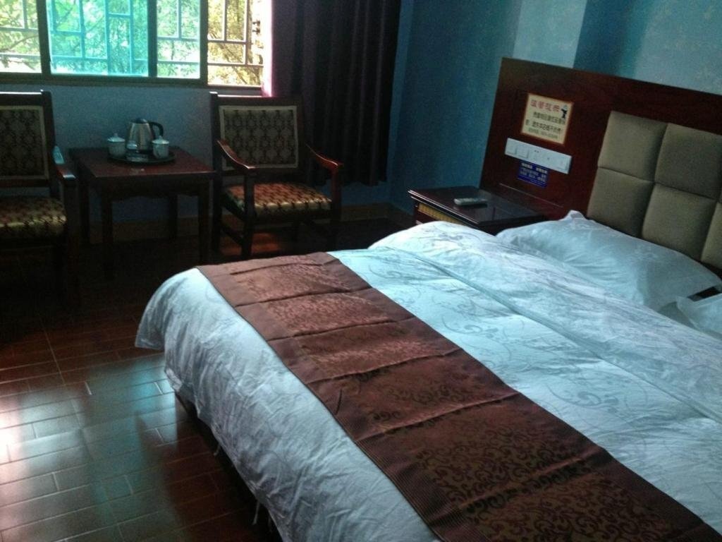 Baoshan Huarong Inn 