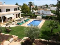 Casa dos Pinheiros 