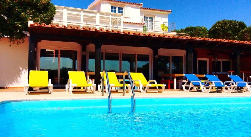 Freesurf Camp & Hostel 
