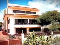Guis Beach House Hostel 