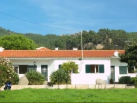 Janes Beach & Surf House 