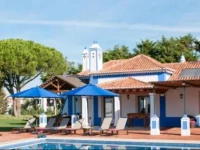 Villa in Olhos De Agua III 
