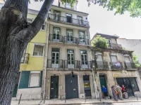Romantic at Praca das Flores 