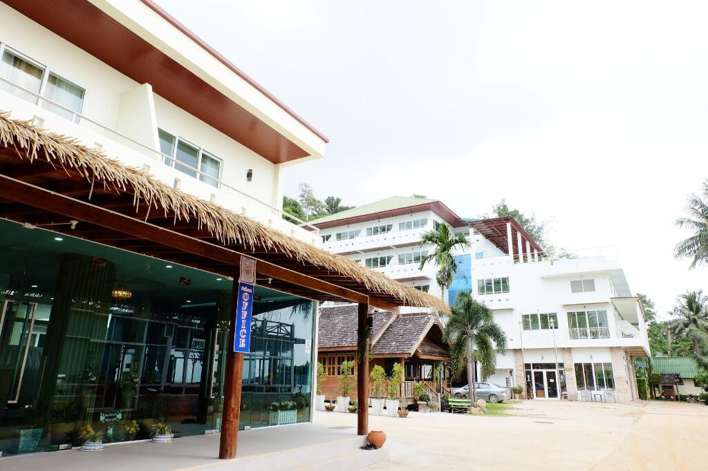 Mam Kai Bae Beach Resort 3*