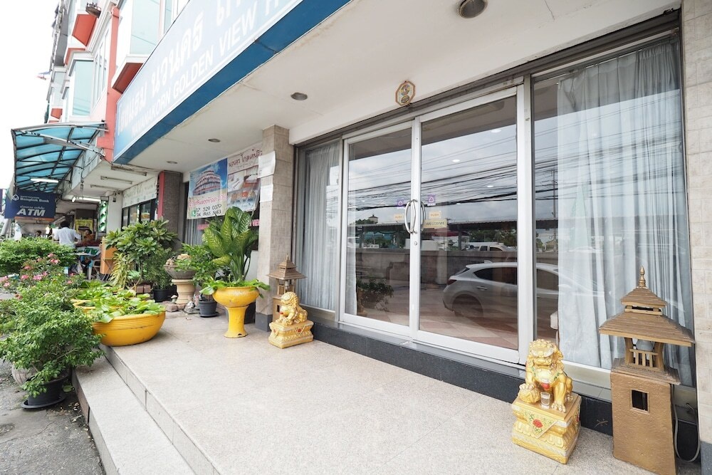 Navanakorn Golden View 3*