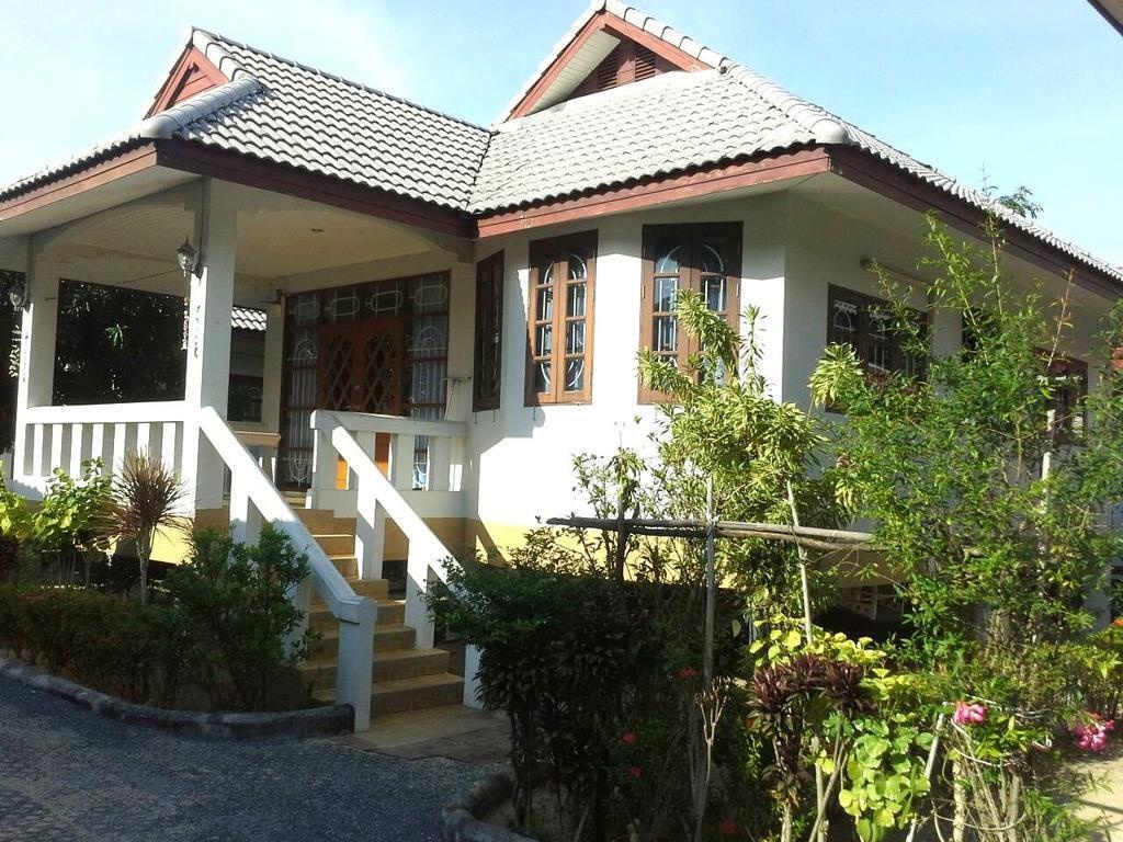 Krisada Beach Resort 