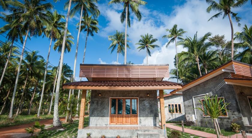 Seafar Resort 