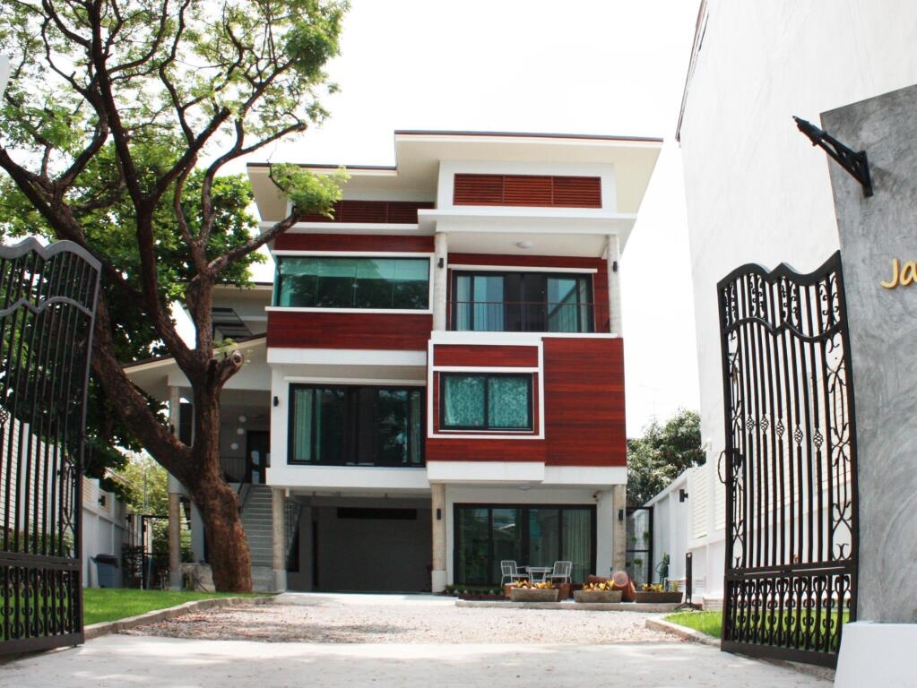 Jamjuree Home 3*