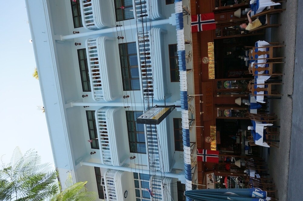 Dee-Lek Guesthouse and Restaurant 