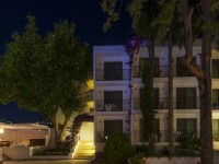 Liv Hotel By Bellazure
