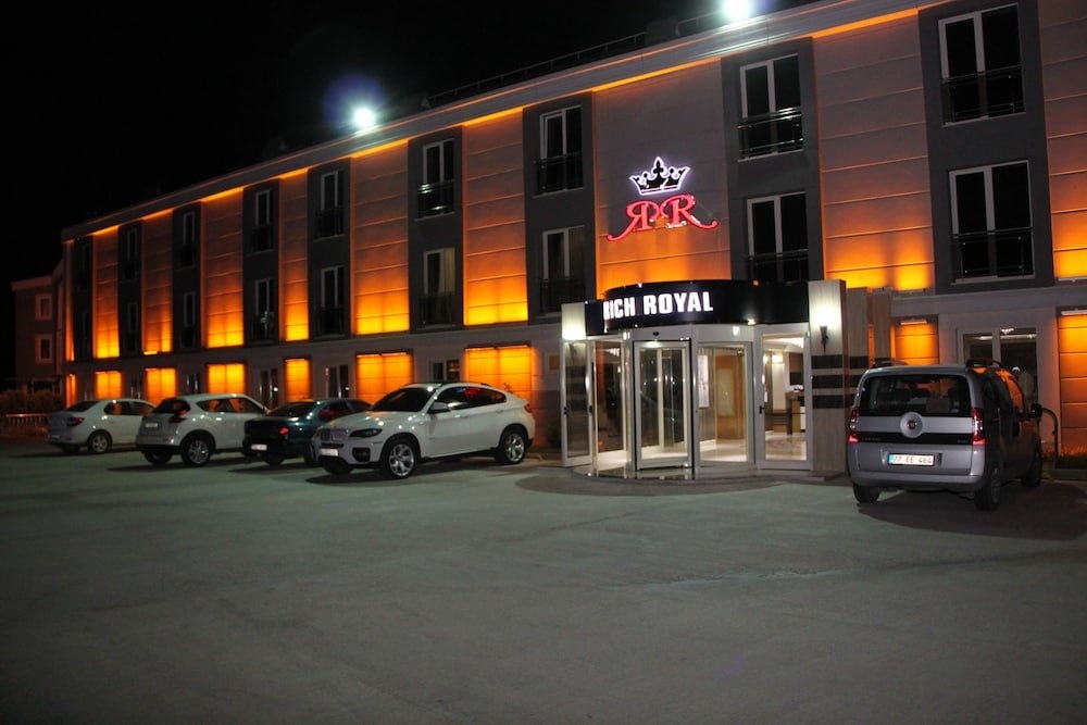 Rich Royal Hotel 