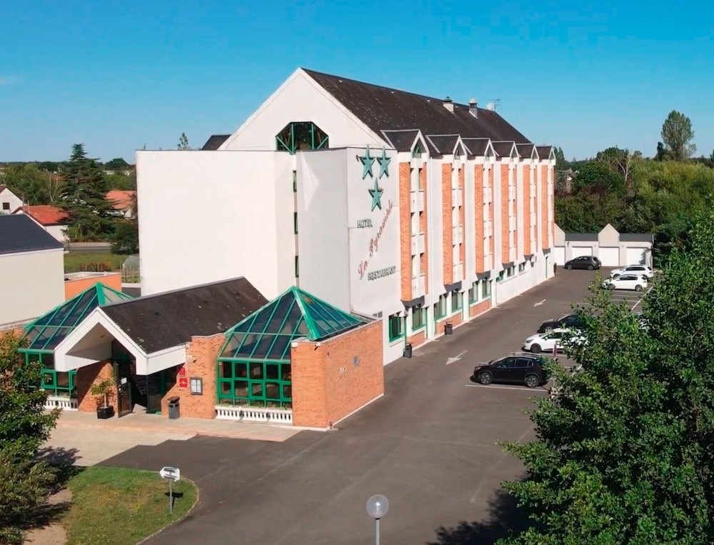 Hotel la Pyramide 3*