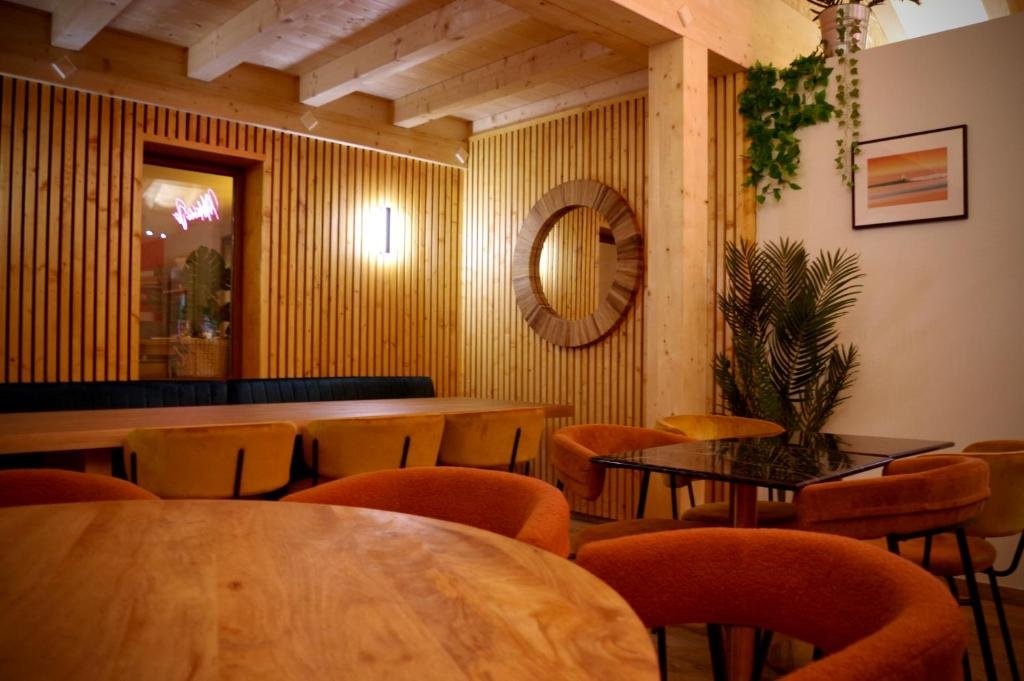 1861 Chatel Hostel 