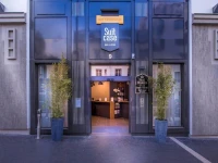 Best Western Plus Suitcase Paris La Defense 