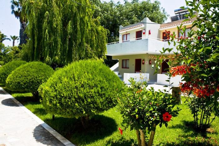 Lenaki Apartments 3*