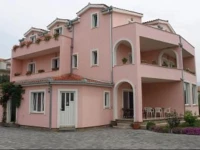 Helena Guest House 