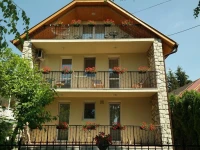 Deluxe Apartments 3*