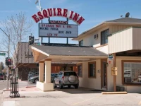 Esquire Inn 
