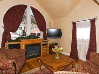 RedAwning Hruza Residence 
