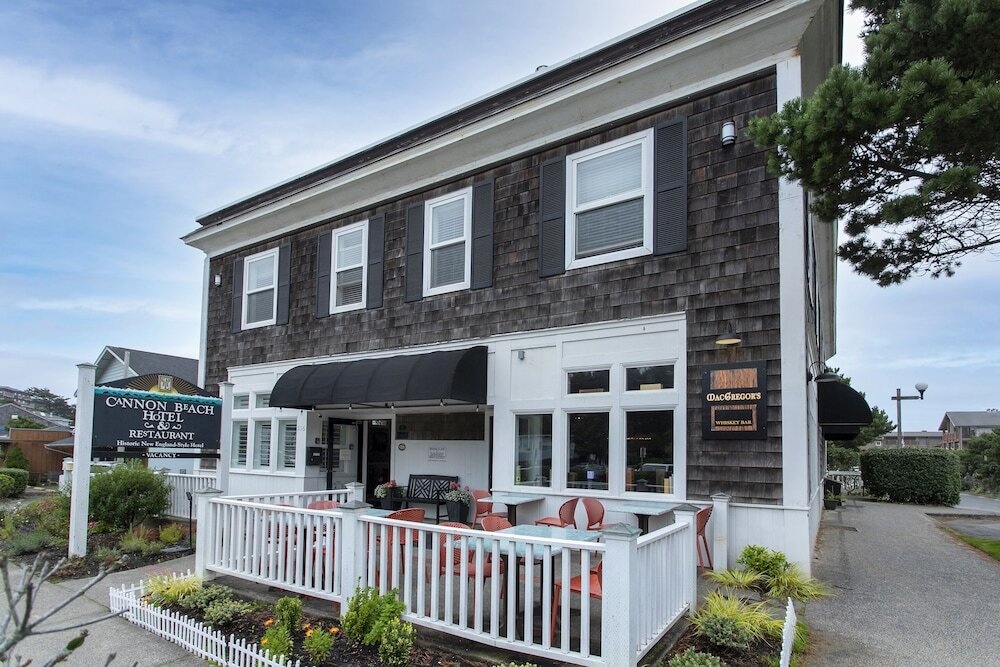 Cannon Beach Hotel 4*